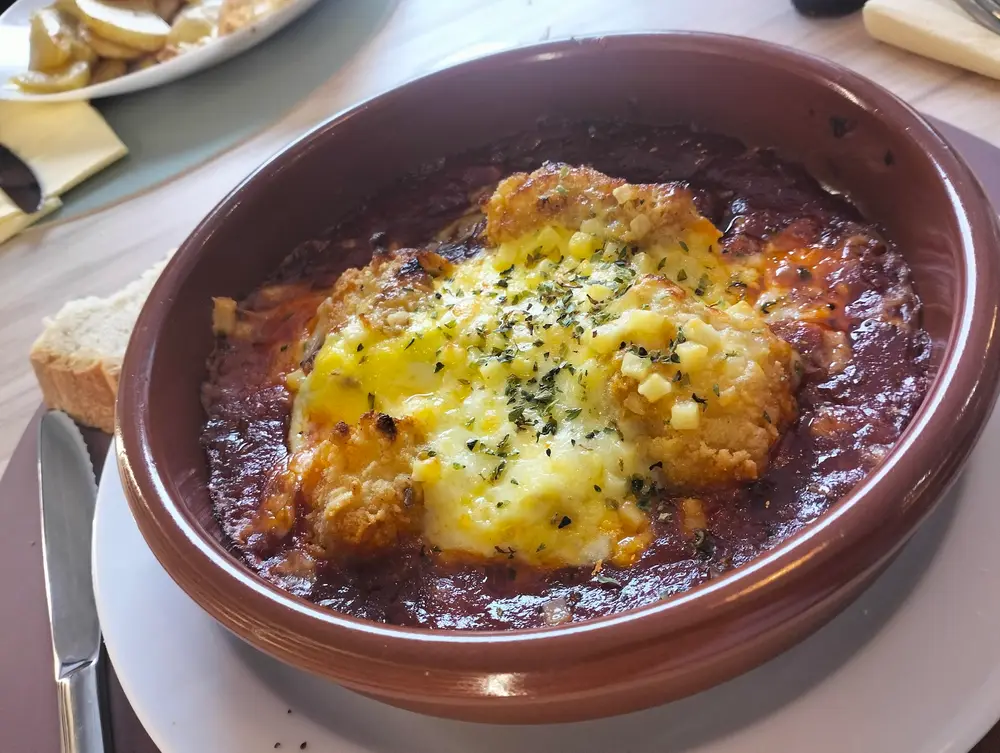 Bacalao gratinado con queso al horno